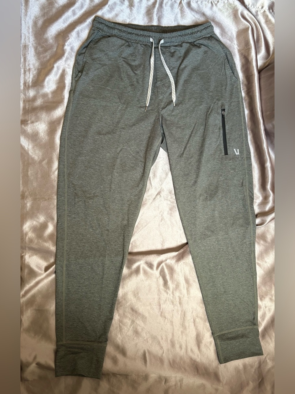 Vuori Joggers Size Medium